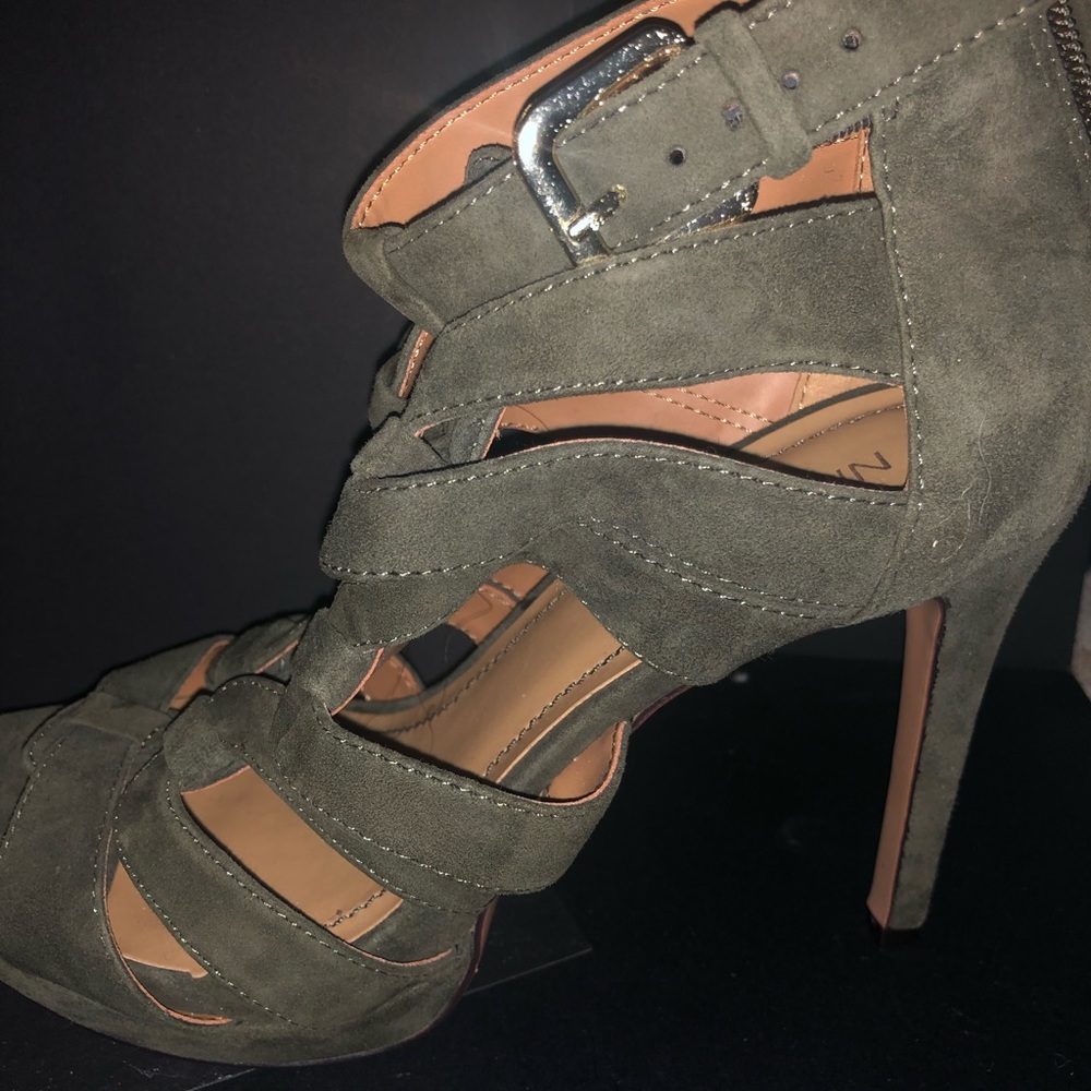 Nine West olive suede heels-7.5 Brand New!